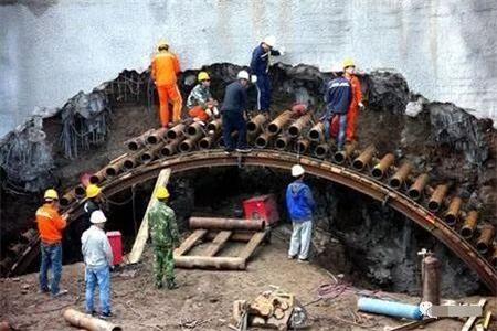 涿鹿隧道钢花管支护案例